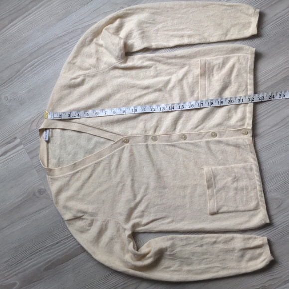 100% cashmere size M cream colored button up sweater pockets on front - Picture 11 of 13